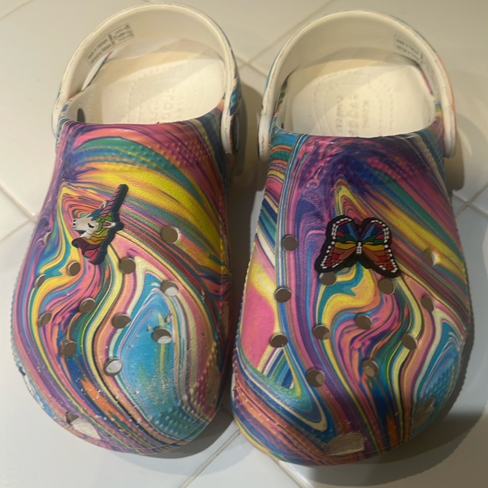 Girls 🌈 rainbow Crocs size 13